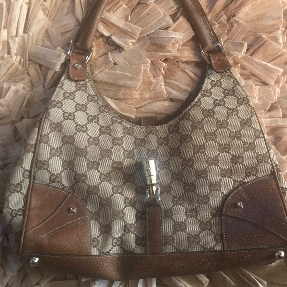 Authentic Gucci - Picture 4 of 6